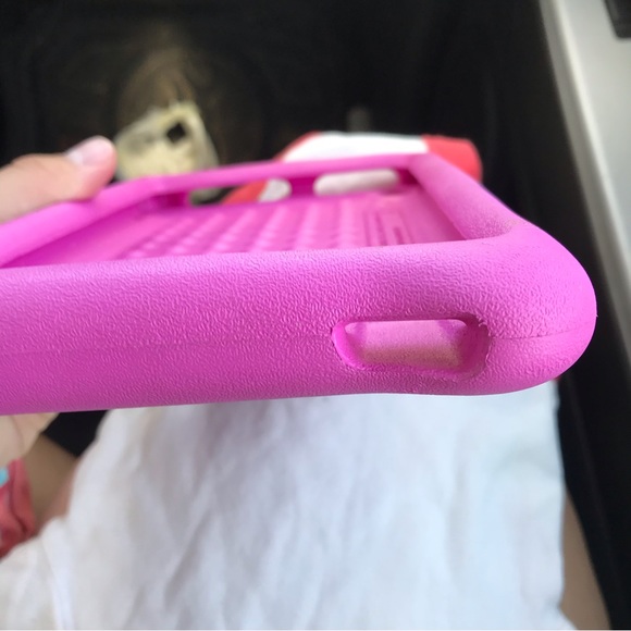 Amazon free time pink tablet case has flaws tablet not Included - Picture 5 of 6